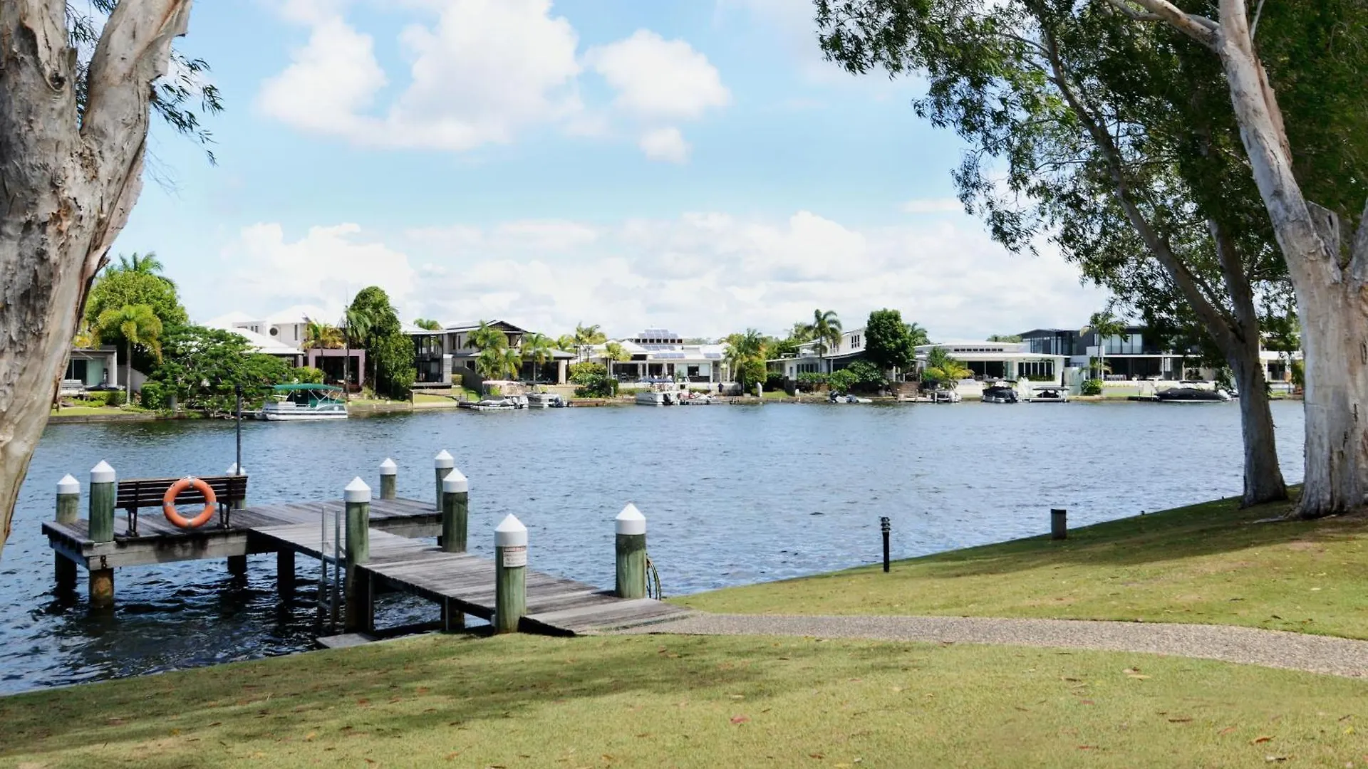 Noosa Entrance Waterfront Resort Noosaville