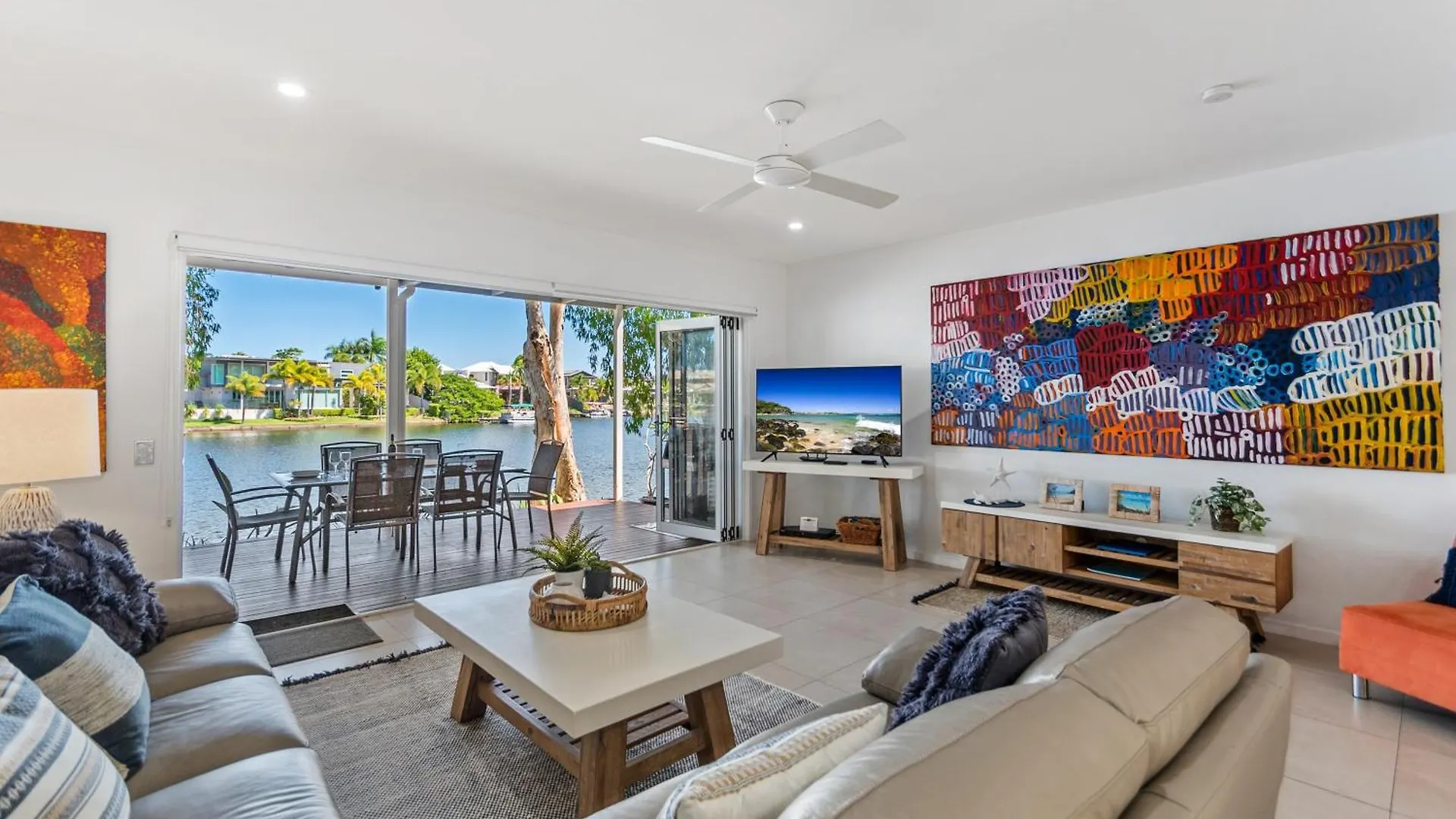 ****  Noosa Entrance Waterfront Resort Noosaville Australia